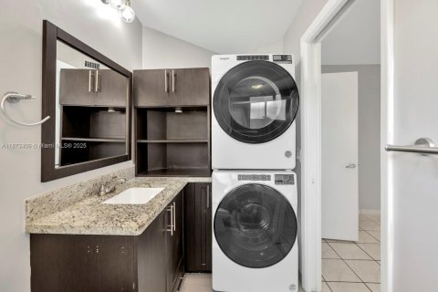 Condo in Miami Lakes, Florida, 1 bedroom  № 1925668 - photo 18