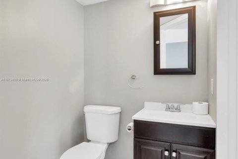 Condo in Miami Lakes, Florida, 1 bedroom  № 1925668 - photo 12
