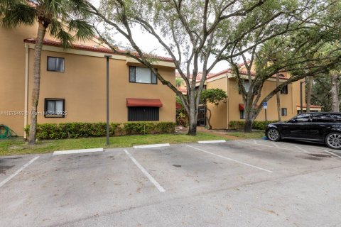 Condo in Miami Lakes, Florida, 1 bedroom  № 1925668 - photo 24