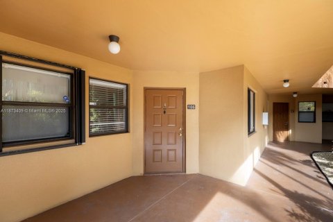 Condo in Miami Lakes, Florida, 1 bedroom  № 1925668 - photo 21
