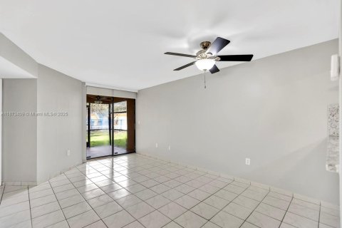 Condo in Miami Lakes, Florida, 1 bedroom  № 1925668 - photo 6