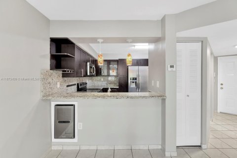 Condo in Miami Lakes, Florida, 1 bedroom  № 1925668 - photo 3