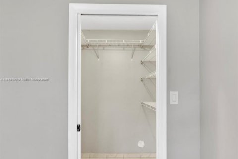 Condo in Miami Lakes, Florida, 1 bedroom  № 1925668 - photo 19