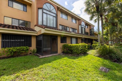 Condo in Miami Lakes, Florida, 1 bedroom  № 1925668 - photo 1