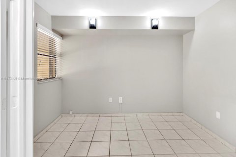 Condo in Miami Lakes, Florida, 1 bedroom  № 1925668 - photo 10