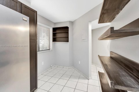 Condo in Miami Lakes, Florida, 1 bedroom  № 1925668 - photo 9