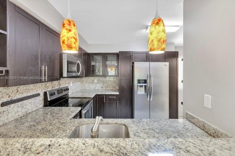 Condo in Miami Lakes, Florida, 1 bedroom  № 1925668 - photo 5