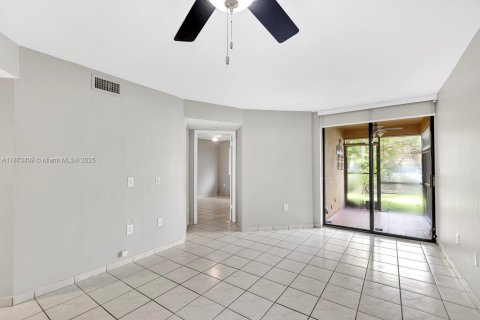 Condo in Miami Lakes, Florida, 1 bedroom  № 1925668 - photo 7