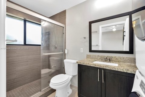 Condo in Miami Lakes, Florida, 1 bedroom  № 1925668 - photo 17