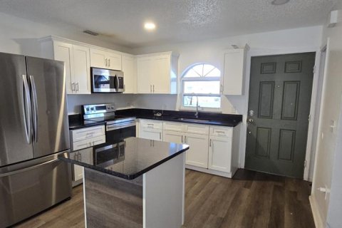 Apartment in Kissimmee, Florida 2 bedrooms, 120.77 sq.m. № 2107000 - photo 2