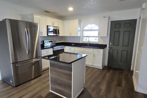 Apartment in Kissimmee, Florida 2 bedrooms, 120.77 sq.m. № 2107000 - photo 4