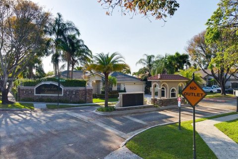Villa ou maison à vendre à Sunrise, Floride: 5 chambres, 337.51 m2 № 1830720 - photo 7