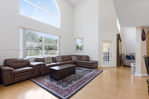 Villa ou maison à vendre à Sunrise, Floride: 5 chambres, 337.51 m2 № 1830720 - photo 16