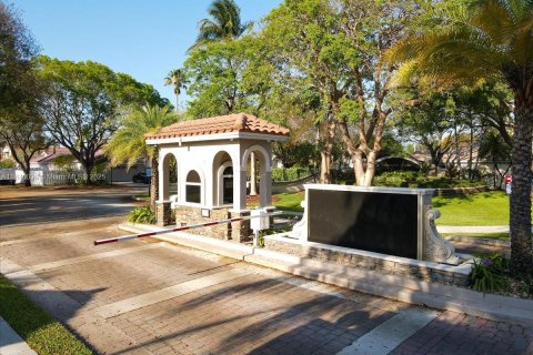Villa ou maison à vendre à Sunrise, Floride: 5 chambres, 337.51 m2 № 1830720 - photo 8
