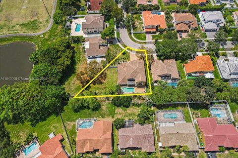 Villa ou maison à vendre à Sunrise, Floride: 5 chambres, 337.51 m2 № 1830720 - photo 9