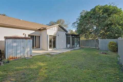 Townhouse in Parkland, Florida 2 bedrooms, 146.97 sq.m. № 2009190 - photo 30