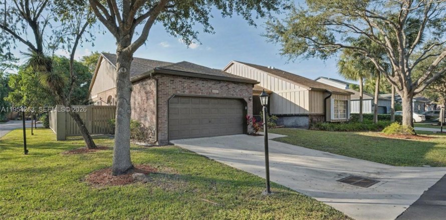 Таунхаус в Паркленд, Флорида 2 спальни, 146.97м2 № 2009190