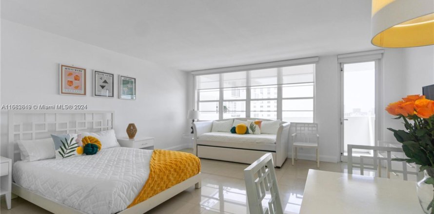 Studio in the Condo in Miami Beach, Florida № 1937543
