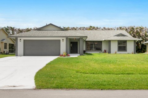 Casa en Port St. Lucie, Florida 3 dormitorios, 167.69 m2 № 2077345