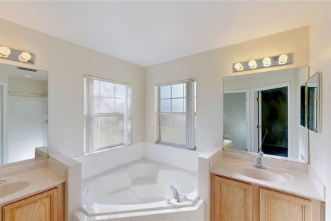 Casa en venta en Kissimmee, Florida, 7 dormitorios, 334.36 m2 № 1761915 - foto 21