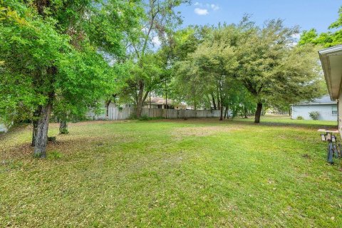 House in Lady Lake, Florida 3 bedrooms, 141.86 sq.m. № 1613745 - photo 14