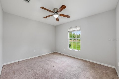 House in Lady Lake, Florida 3 bedrooms, 141.86 sq.m. № 1613745 - photo 10