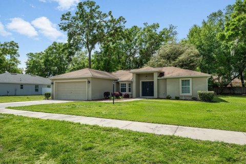 House in Lady Lake, Florida 3 bedrooms, 141.86 sq.m. № 1613745 - photo 17