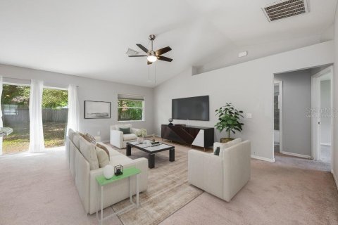 House in Lady Lake, Florida 3 bedrooms, 141.86 sq.m. № 1613745 - photo 3