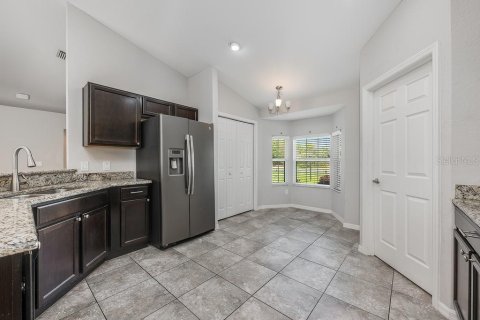 House in Lady Lake, Florida 3 bedrooms, 141.86 sq.m. № 1613745 - photo 6