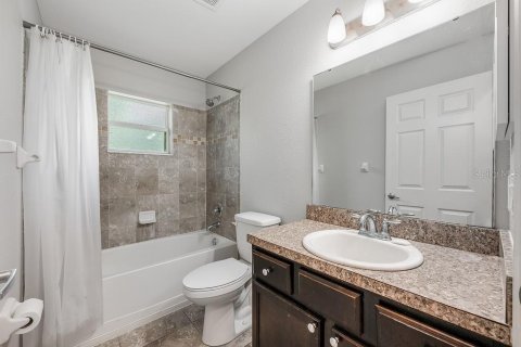 House in Lady Lake, Florida 3 bedrooms, 141.86 sq.m. № 1613745 - photo 11