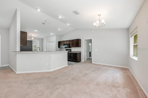 House in Lady Lake, Florida 3 bedrooms, 141.86 sq.m. № 1613745 - photo 21