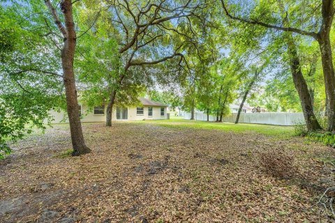 House in Lady Lake, Florida 3 bedrooms, 141.86 sq.m. № 1613745 - photo 2