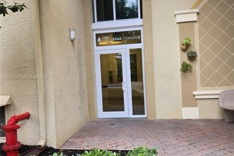 Condo in Aventura, Florida, 2 bedrooms  № 2047407 - photo 26