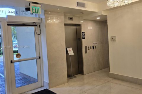 Condo in Aventura, Florida, 2 bedrooms  № 2047407 - photo 27