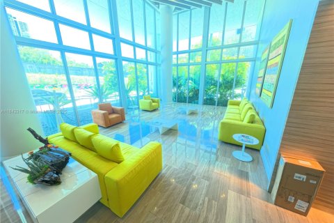 Condominio en venta en Miami, Florida, 2 dormitorios, 84.73 m2 № 1858609 - foto 1