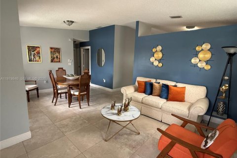 House in Miami, Florida 3 bedrooms, 129.23 sq.m. № 2044488 - photo 5