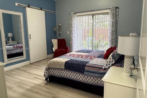 House in Miami, Florida 3 bedrooms, 129.23 sq.m. № 2044488 - photo 11