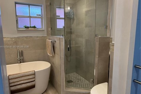 House in Miami, Florida 3 bedrooms, 129.23 sq.m. № 2044488 - photo 16