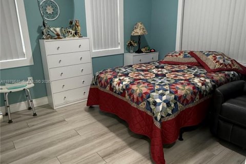 House in Miami, Florida 3 bedrooms, 129.23 sq.m. № 2044488 - photo 20