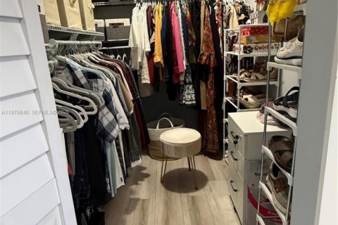 House in Miami, Florida 3 bedrooms, 129.23 sq.m. № 2044488 - photo 17