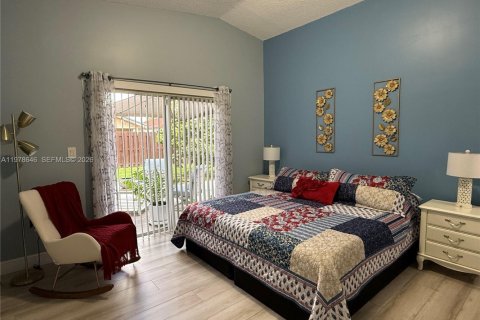 House in Miami, Florida 3 bedrooms, 129.23 sq.m. № 2044488 - photo 10