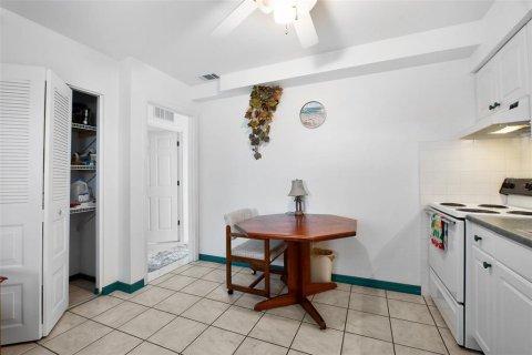 House in North Port, Florida 2 bedrooms, 144.93 sq.m. № 2112074 - photo 26