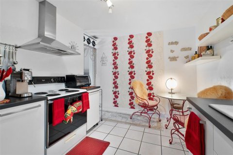 House in North Port, Florida 2 bedrooms, 144.93 sq.m. № 2112074 - photo 10