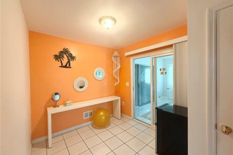 House in North Port, Florida 2 bedrooms, 144.93 sq.m. № 2112074 - photo 20