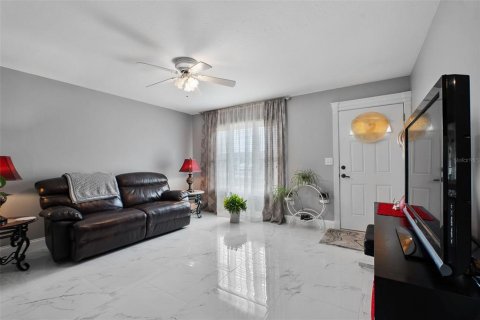 House in North Port, Florida 2 bedrooms, 144.93 sq.m. № 2112074 - photo 5
