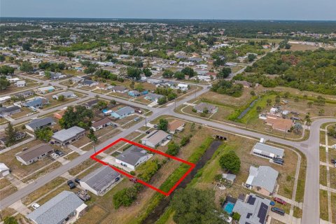 House in North Port, Florida 2 bedrooms, 144.93 sq.m. № 2112074 - photo 4