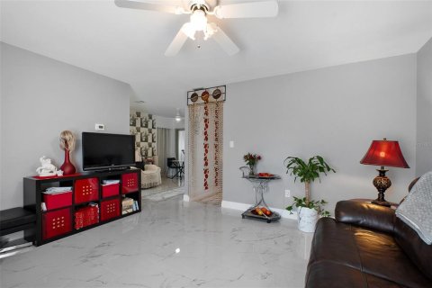 House in North Port, Florida 2 bedrooms, 144.93 sq.m. № 2112074 - photo 6