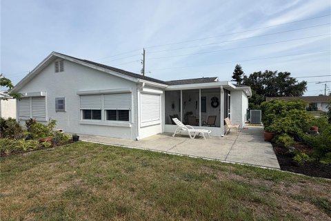 House in North Port, Florida 2 bedrooms, 144.93 sq.m. № 2112074 - photo 30