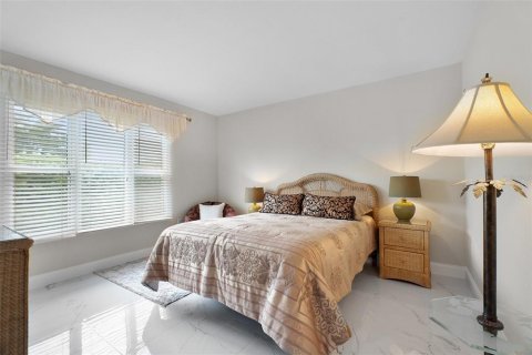 House in North Port, Florida 2 bedrooms, 144.93 sq.m. № 2112074 - photo 21
