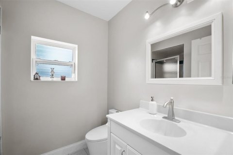 House in North Port, Florida 2 bedrooms, 144.93 sq.m. № 2112074 - photo 17